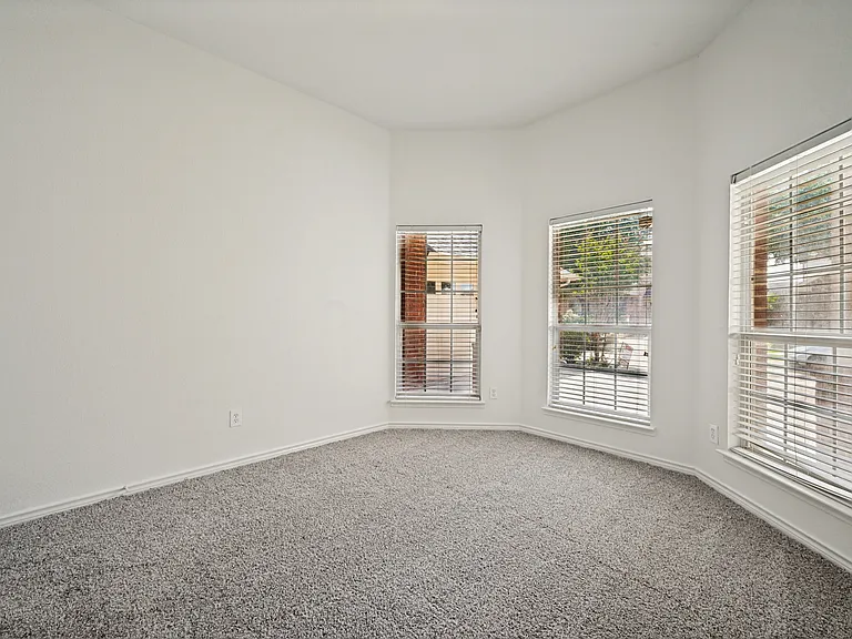 7816 Riverwalk Trl — Photo 23