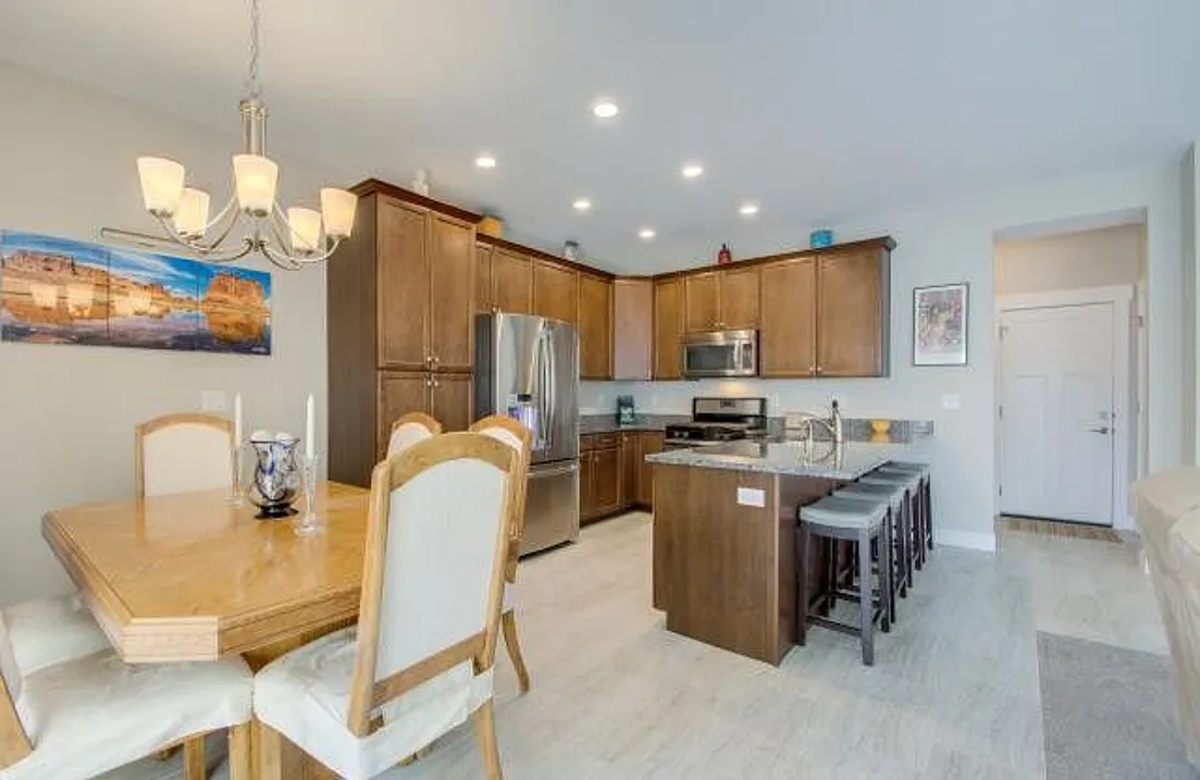 5 bed, 3.5 bath, 2929 sqft, $3,200 — Photo 3