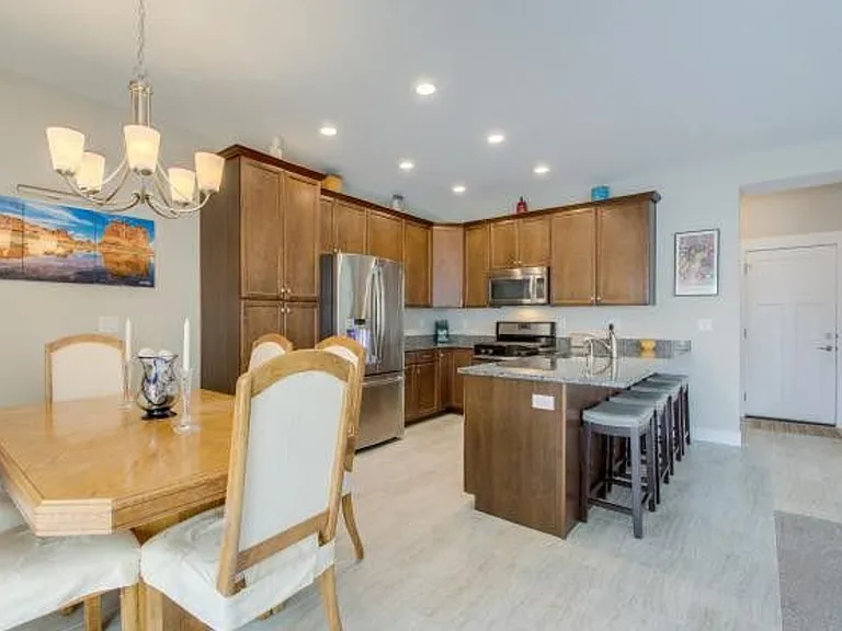 461 E Windy Garden Ln — Photo 3