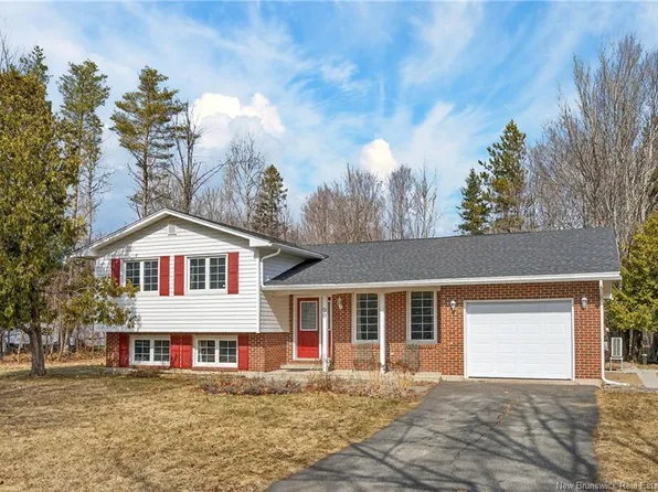 90 Robbys Rd, New Maryland, NB E3C 1M2
