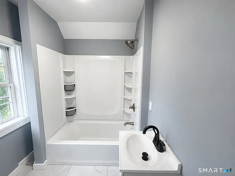 205B Laurel St — Photo 12