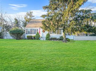 15 Bruce Pl, Setauket, NY 11733
