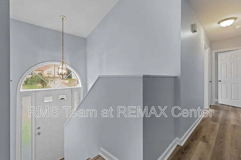 4 bed, 3.0 bath, 2088 sqft, $2,025 — Photo 2