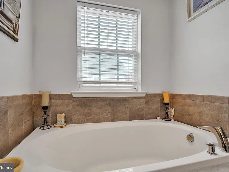 1601 Wesbourne Dr — Photo 10