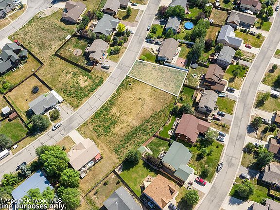4th image of 307 Honeysuckle Dr