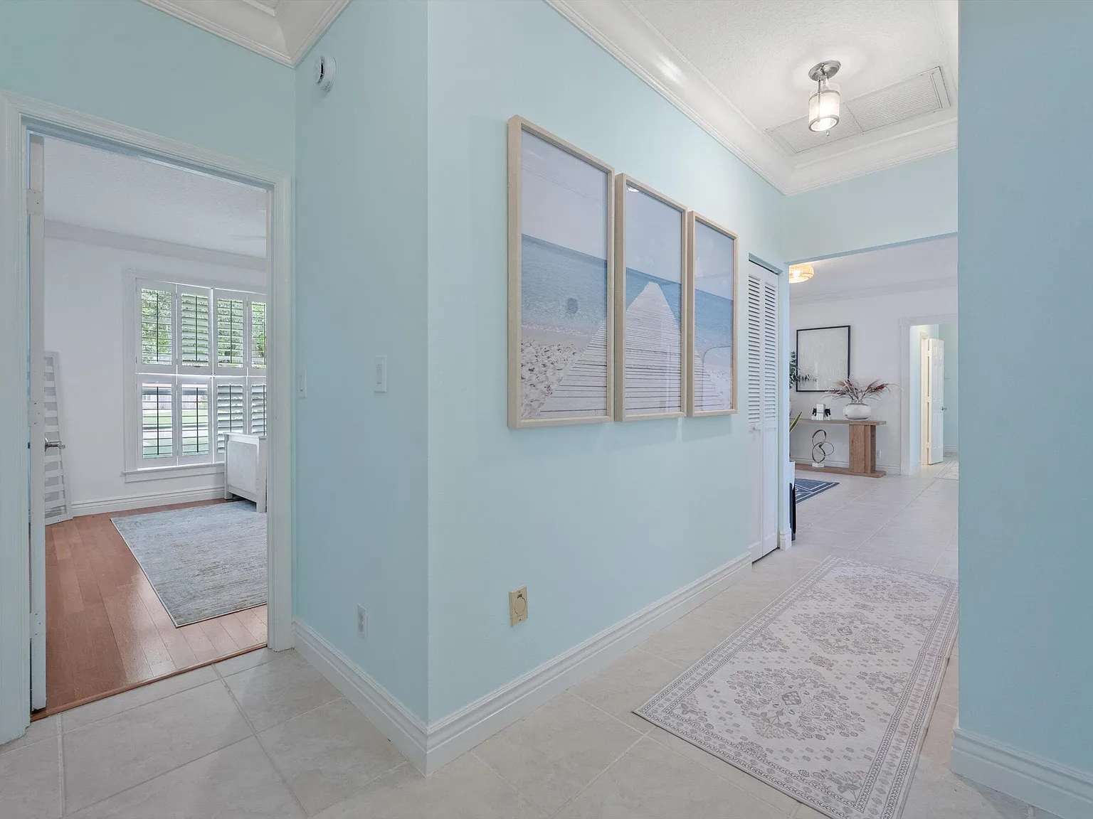 3 bed, 2.5 bath, 2376 sqft, $10,000 — Photo 4