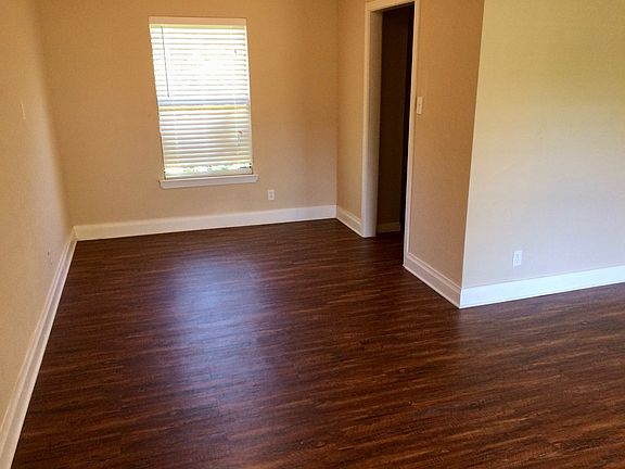 4th image of 615 Carrie Ave