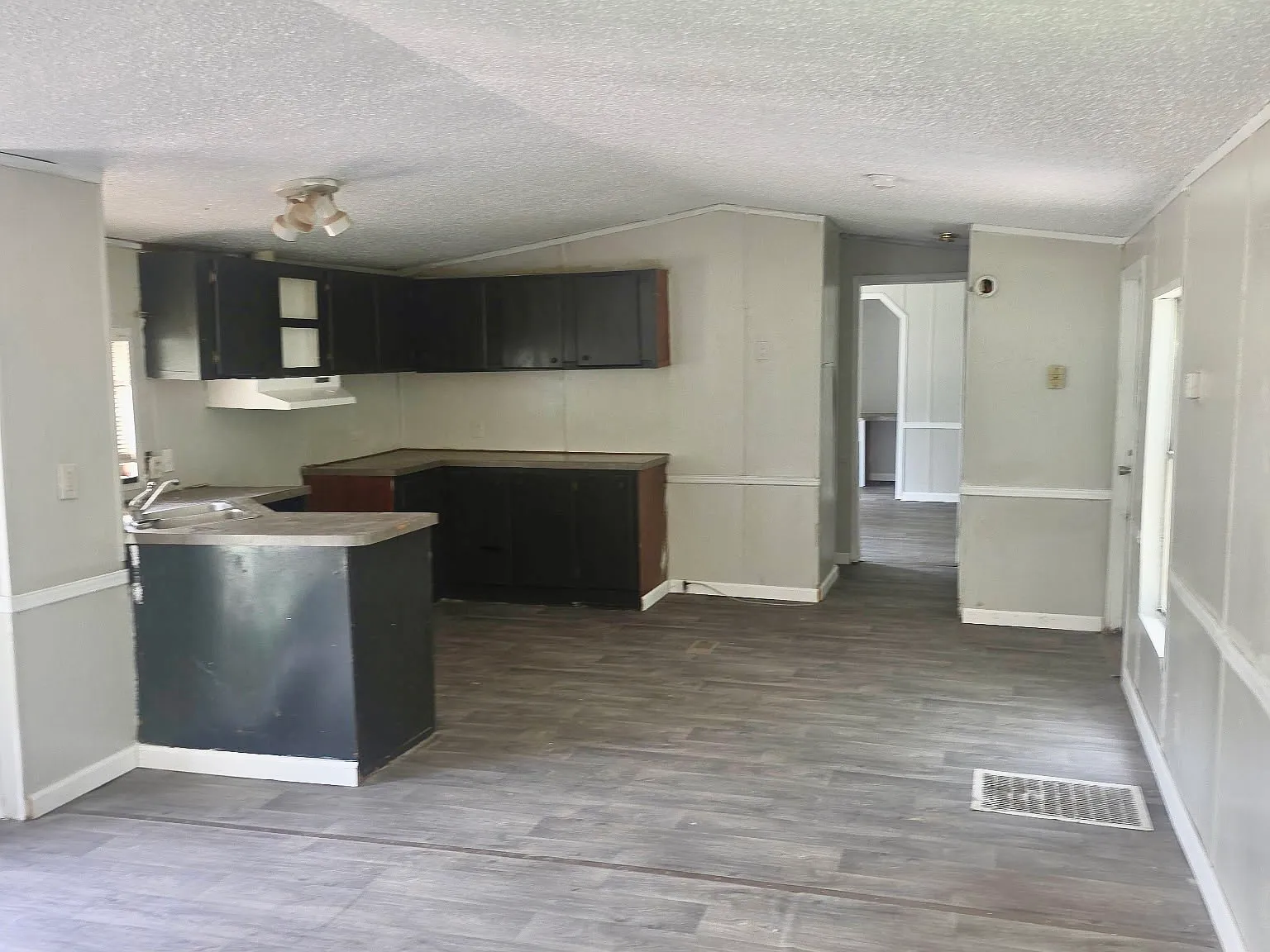 2 bed, 840 sqft, $595 — Photo 3