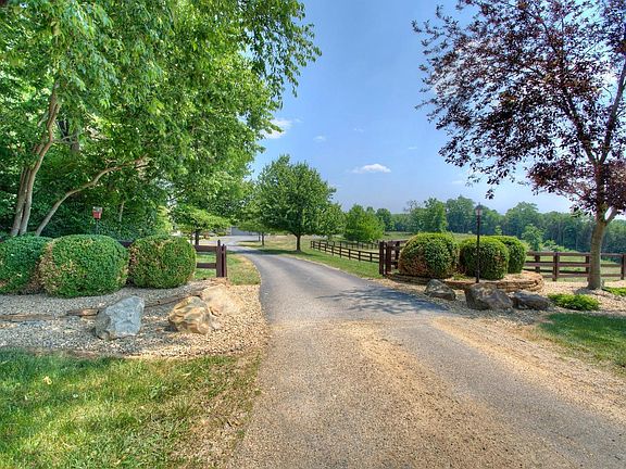 4th image of 18002 Lost Creek Ln