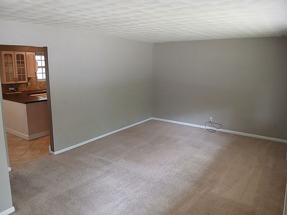 3rd image of 643 Belmont Dr