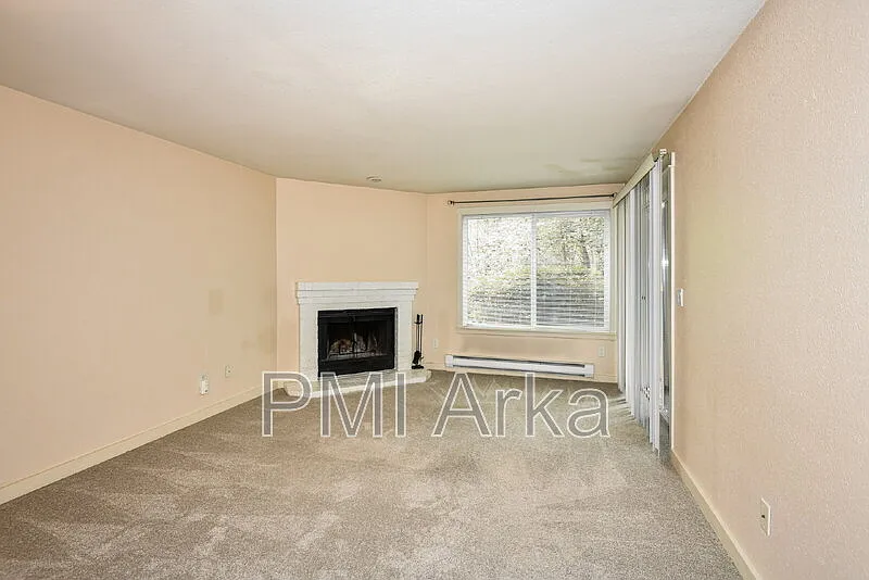 2 bed, 2.0 bath, 914 sqft, $2,395 — Photo 2