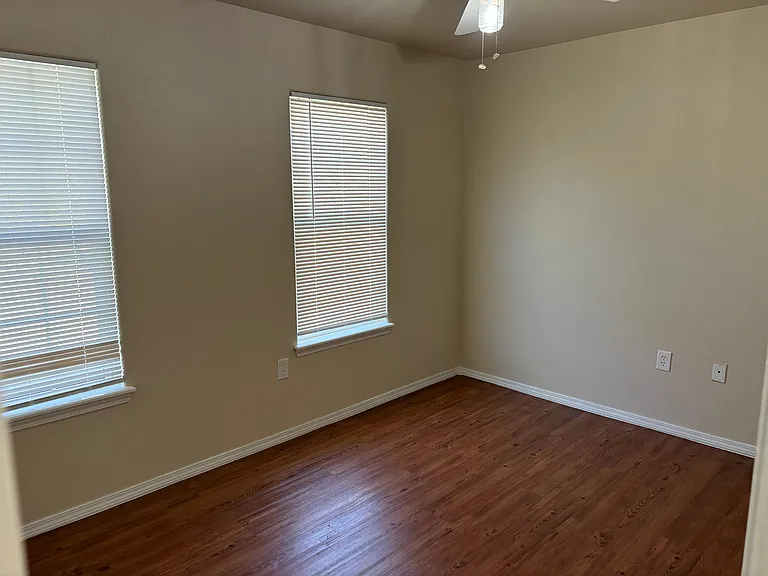 129 E Ella St #129 — Photo 13