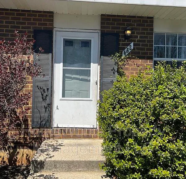 462 Norvelle Ct — Photo 1