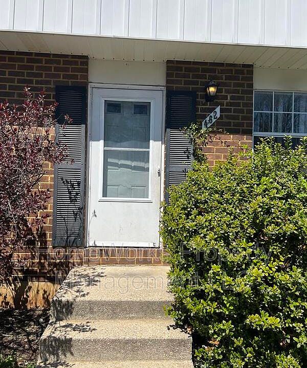 1st image of 462 Norvelle Ct