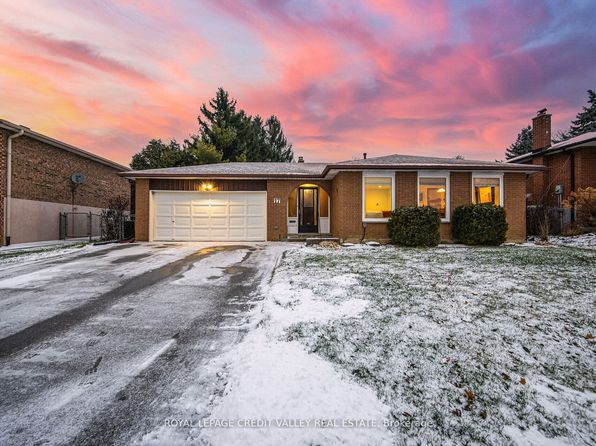 17 Meadowland Gate, Brampton, ON L6W 3N8