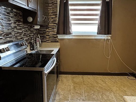 4th image of 3928 Howland St