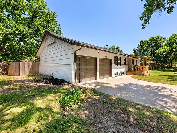 3rd image of 852 N Caddy Ln