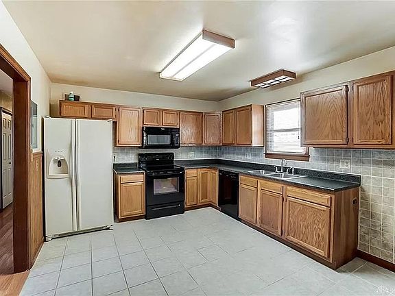 2nd image of 2472 N Aragon Ave