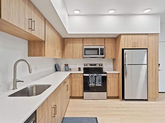 4th image of 739 23rd St NE #F1ae9d4c7