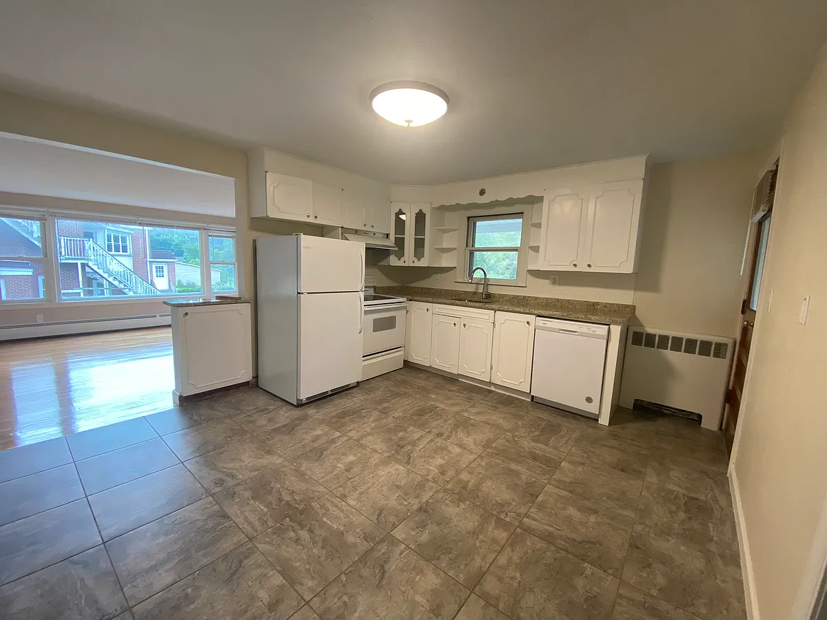 Building Photo - 70 Lyman St #4