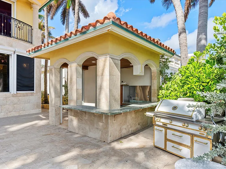 555 Ocean Blvd — Photo 24
