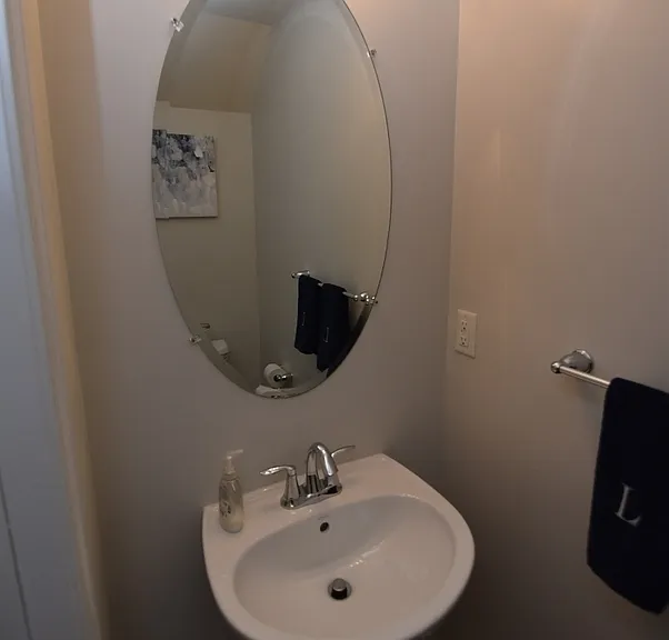 807 Croggan Cres — Photo 13