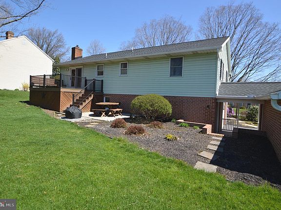 5th image of 556 Schoolway Dr