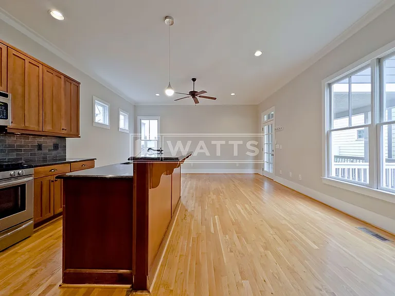 216 Hawthorn St — Photo 8