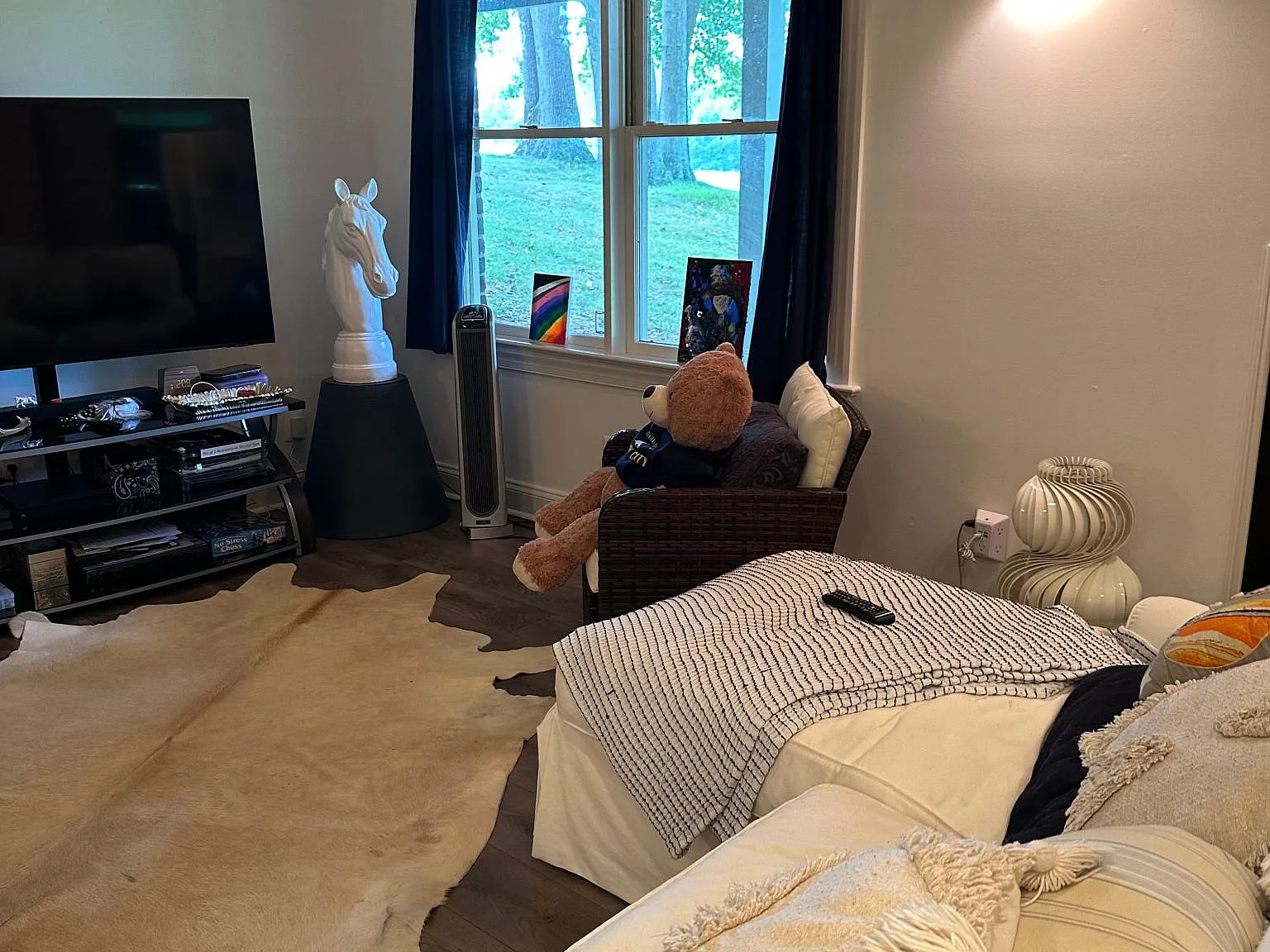 5 bed, 3.5 bath, 4693 sqft, $6,342 — Photo 2