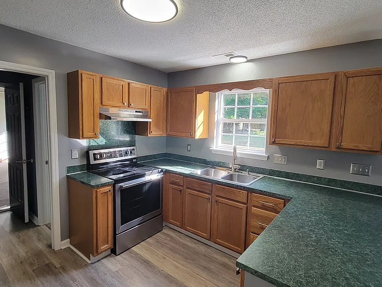 6107 Colchester Ln — Photo 7