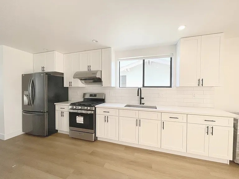 9 3098 1/2 Normandie Ave — Photo 25