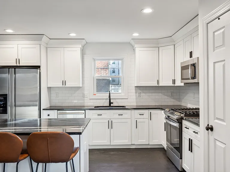 113 S Laurel St #A — Photo 4