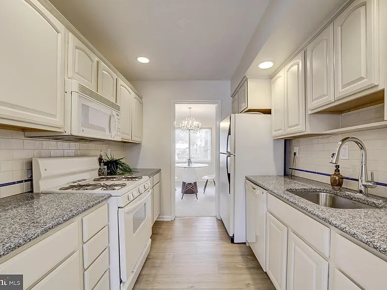 382 W Deer Park Rd — Photo 5