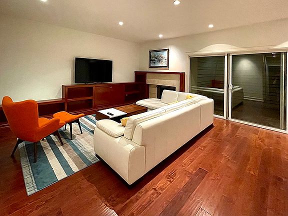 4th image of 916 15th St APT 7