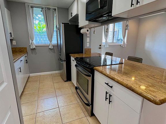 Kitchen (Includes Fridge, Stove/Oven and Microwave/Range.