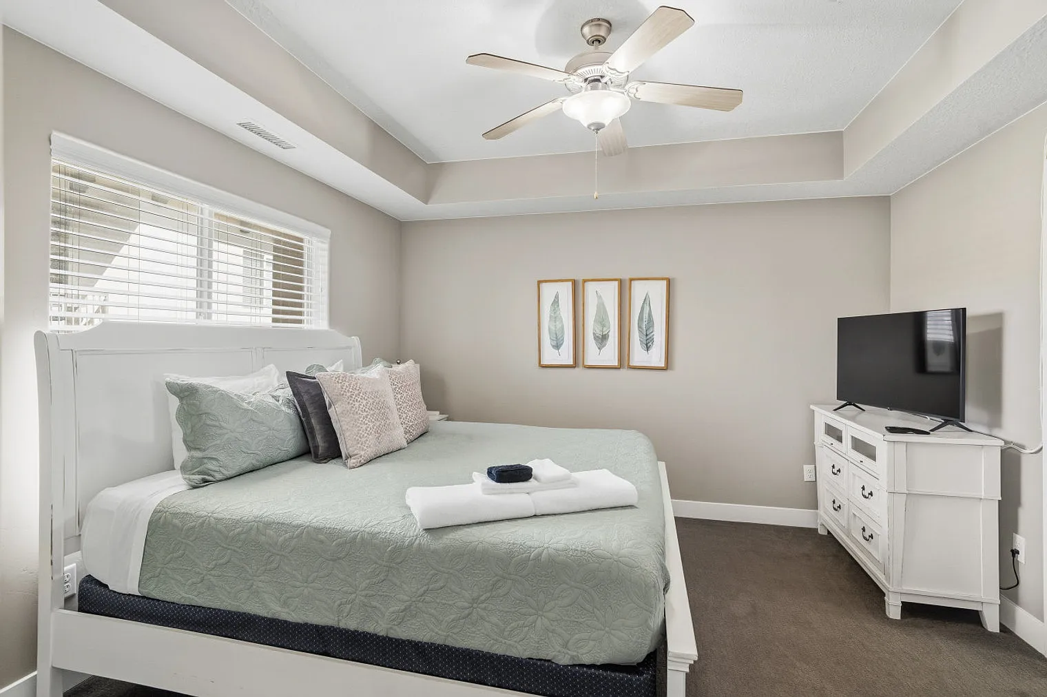3 bed, 3.0 bath, $3,270 — Photo 4