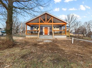407 N Middle St, Farmington, MO 63640