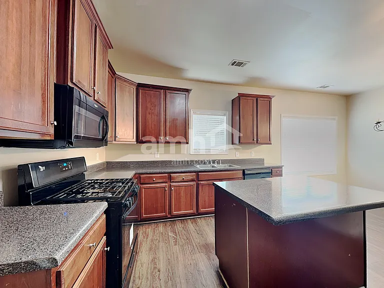 148 Crescent Woode Dr — Photo 3
