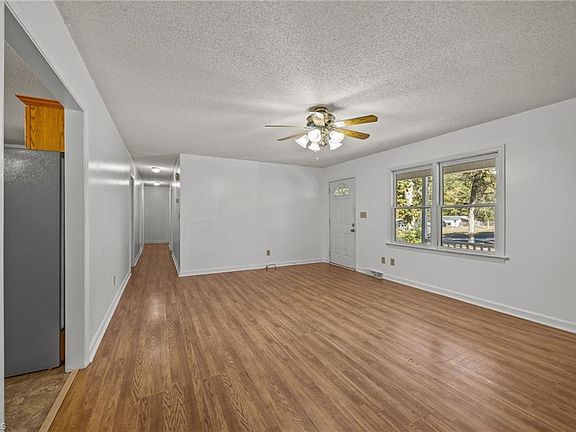 5th image of 193 Matthew Dr