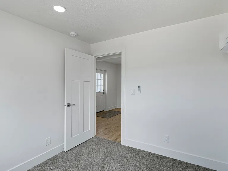 1304 E 900 S — Photo 11