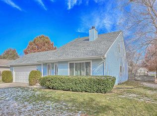 402 Irvine Rd, Champaign, IL 61822