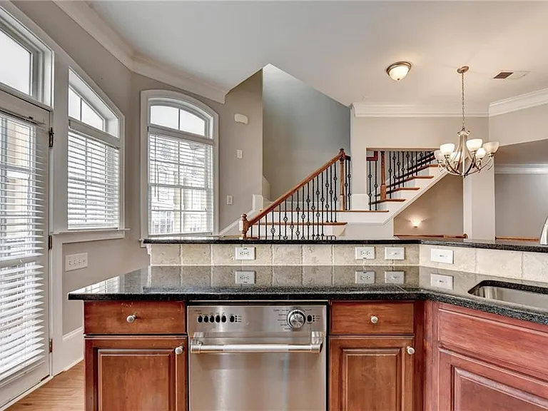 813 Clifton Heights Ln NE — Photo 17