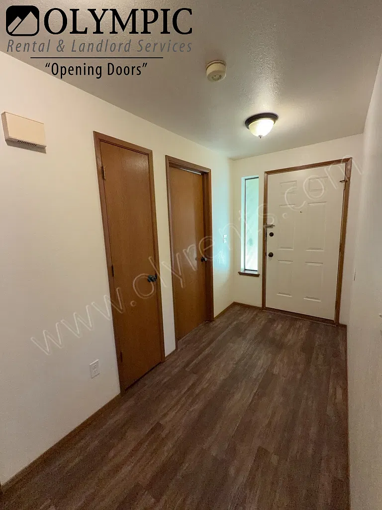 2 bedroom, 1 bath (continental style) duplex in Summerset Neighborhood! — Photo 4