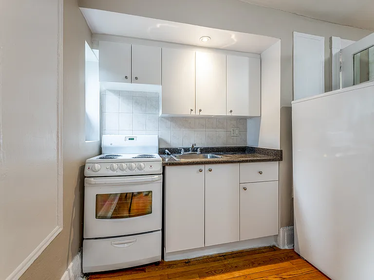 1 Homewood Ave — Photo 16