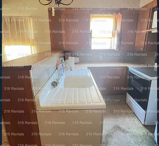 425 E 3rd St — Photo 3