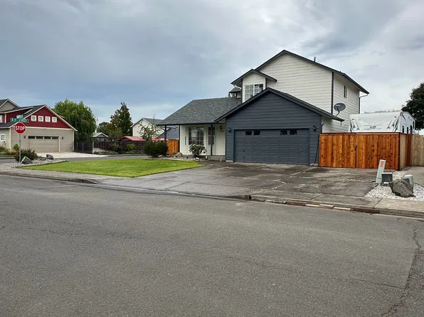 903 Smith St, Harrisburg, OR 97446