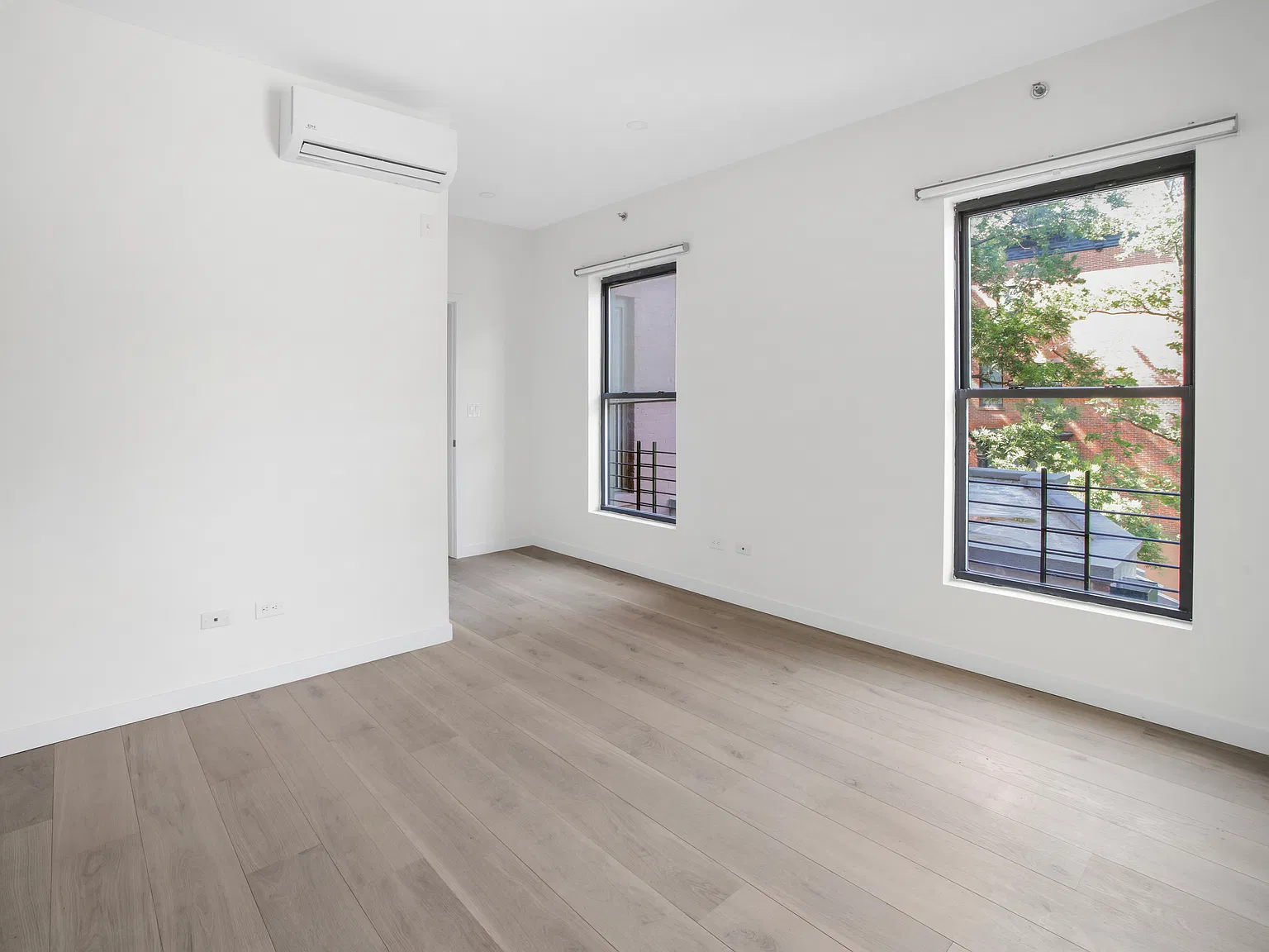 94 6th Avenue — Photo 4