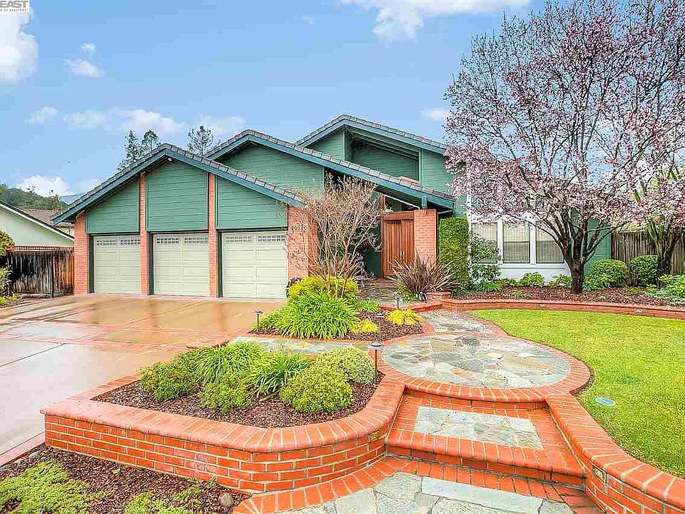 1st image of 46528 Chaparral Dr