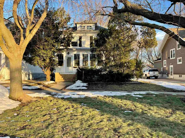 327 Otsego St, Storm Lake, IA 50588