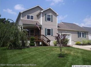 360 Livingston Ave, Bayville, NJ 08721